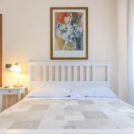 Two Elegant Room - Rome Metro A